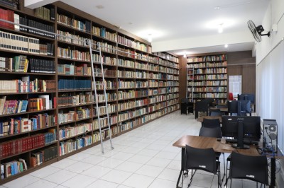 Biblioteca Municipal Leôncio Correia é reaberta para o público