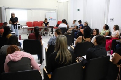 Secretaria de Educação aborda cuidado com a saúde mental junto à profissionais