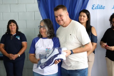 Educação de Jovens e Adultos recebem uniformes, kits escolares e de higiene bucal em Paranaguá