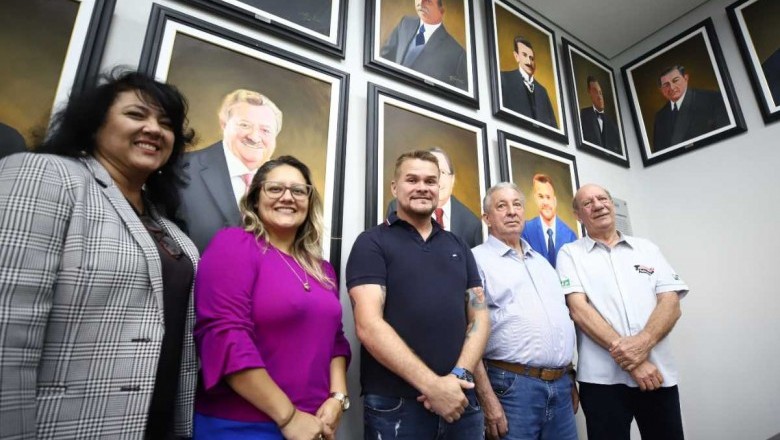 Galeria de Prefeitos é exposta na Sala de Reuniões da Prefeitura de Paranaguá