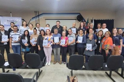 24 escolas estaduais de Paranaguá recebem livros doados pela TCP