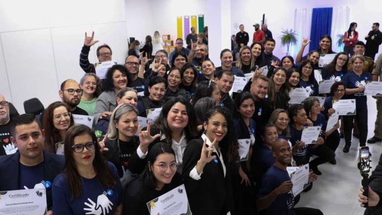 Secretaria Municipal de Inclusão de Paranaguá realiza formatura de conclusão de Curso de Libras