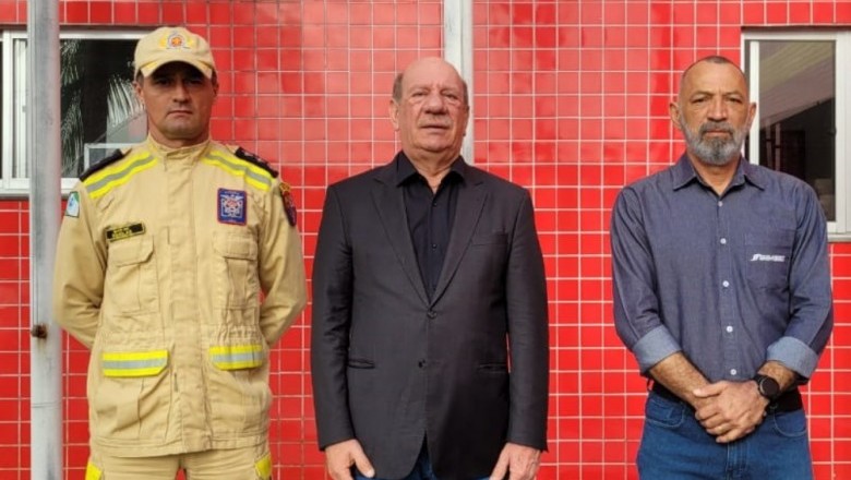 Semana inicia com ato cívico no 8.º Grupamento do Corpo de Bombeiros de Paranaguá