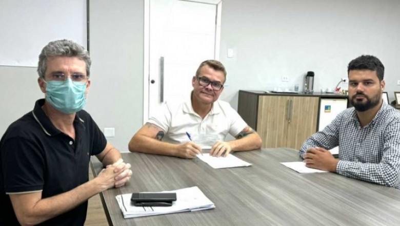 Prefeito assina Ordem de Serviço para elaboração de estudos e projetos de revitalização de duas praças