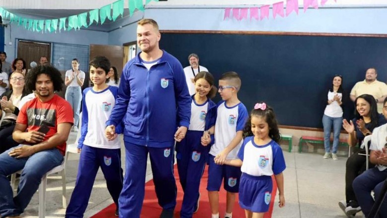 Mais de 15 mil estudantes recebem uniforme escolar da Prefeitura de Paranaguá