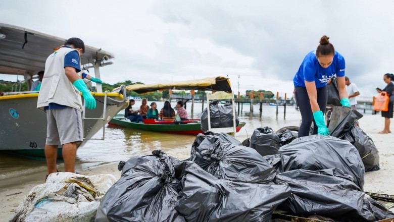 Remada Ambiental: voluntários recolhem quase uma tonelada de resíduos do Rio Itiberê