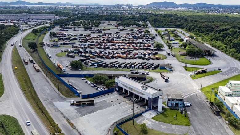 Porto de Paranaguá registra movimento extraordinário de mais de 2,5 mil caminhões no Pátio de Triagem