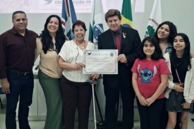 Jussara Santi Canfield recebe Comenda Gralha Azul por sua trajetória no mercado imobiliário paranaense