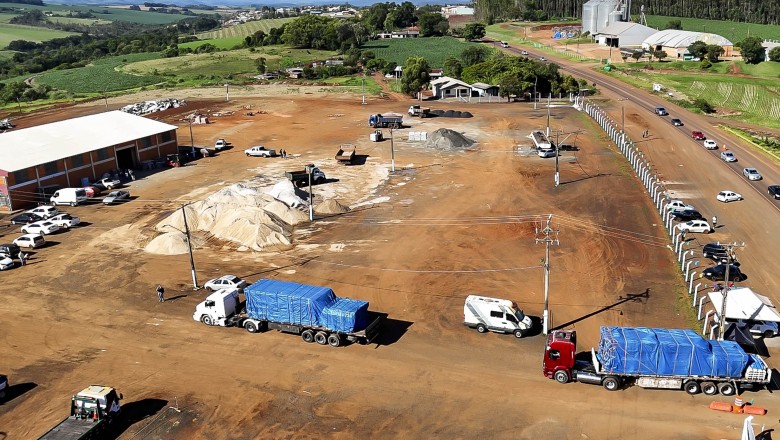 Emoção marca a chegada das primeiras casas pré-moldadas a Rio Bonito do Iguaçu
